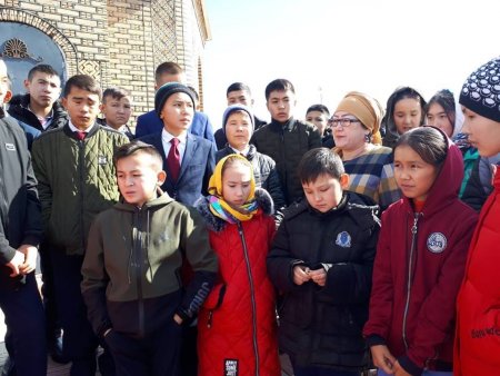 Примкулова Жанар Секенқызының ұйымдастыруымен 8 сынып оқушылары ауылымыздың тарихи орындарына саяхат жасады