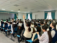 «Қыз – ұлттың сәні, тәрбиенің үлгісі» тақырыбында жиналыс өтті.