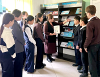 «Адал азамат» бағдарламасы «Балалар кітапханасы» жобасын іске асыру мақсатында «Адал азамат: заң, тәртіп және жауапкершілік» атты көрмесі