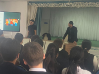 Жахан Айдарұлы мен Заура Мұратқызы 8–10 сынып оқушыларымен «Буллингсіз болашақ» тақырыбында маңызды кездесу өткізді.