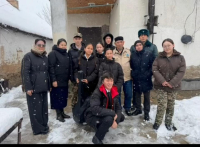 ????????Сарыкемер гимназия-тірек мектебінің ұстаздары мен білім алушылары Ауған соғысының ардагері Ходжбаев Айладыр атаны арнайы барып құттықтады.