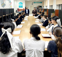 6 «А» сыныбымен А. Гринның «Алқызыл желкендер» әңгімесіне арналған «Кітап оқу керек па?»  атты  оқырмандар конференциясы  ұйымдастыру